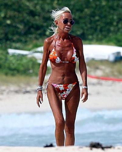 Zu alt für den Bikini